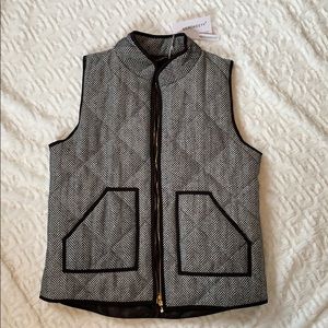 Merokeety Black and White Quilted Herringbone Vest